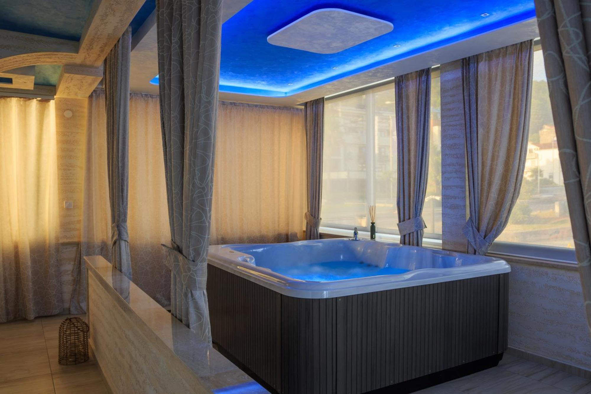 Hotel Maksim Herceg Novi Zewnętrze zdjęcie